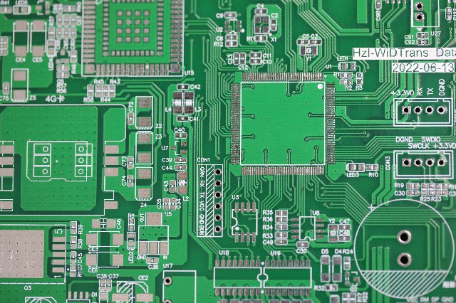不同基板材質對醫療設備性能有什么影響？醫療PCB基板材質的重要性